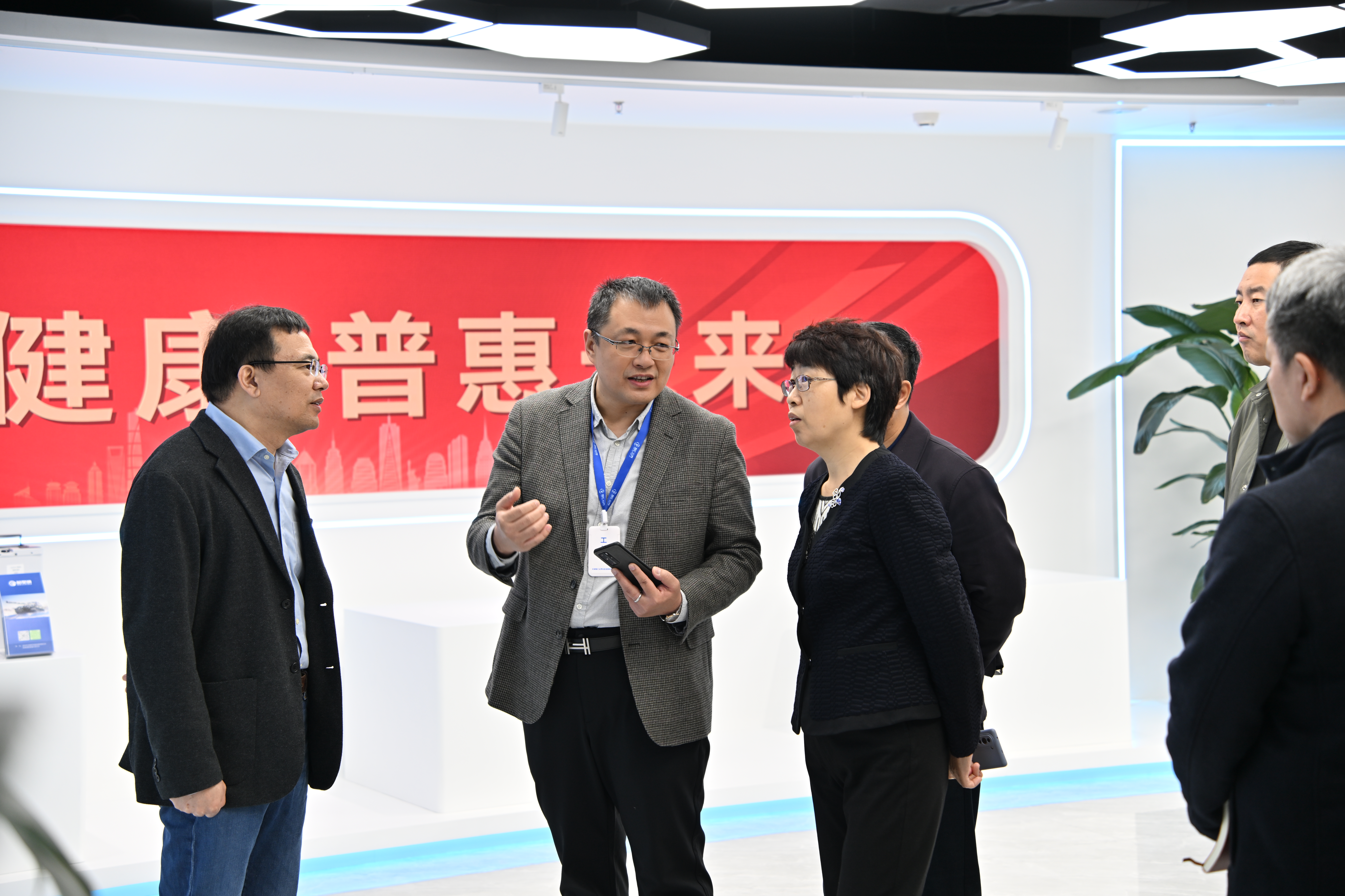 河西区副区长孟冬梅携政府职能部门来访智汇云界 共谋医疗健康智能化升级